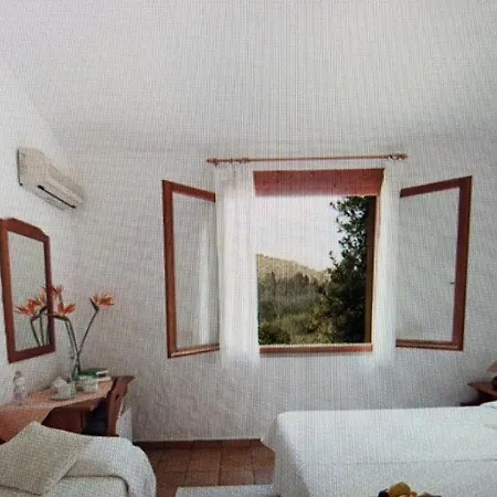 Hotel S'obreschida 2*
