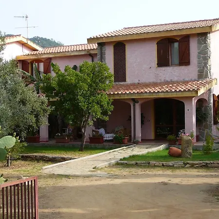 Hotel S'obreschida 2*